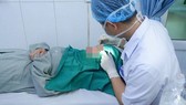 Nữ bệnh nhân xăm chân mày tử vong do xuất huyết não
