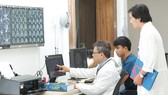 E kíp bác sĩ, kỹ thuật viên sử dụng phần mềm trí tuệ nhân tạo Rapid chẩn đoán điều trị đột quỵ
