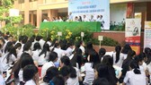 Các buổi tư vấn hướng nghiệp cho học sinh hiện nay chủ yếu là trao đổi miệng mà thiếu những trải nghiệm thực tế. ẢNH: SAC