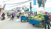 Hỗn độn chợ bán hàng rong