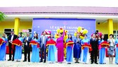Ông Lê Viết Hải-Chủ tịch HĐQT, Tổng Giám đốc Tập đoàn Xây dựng Hòa Bình (thứ ba từ trái sang) cắt băng khánh thành Maison Chance Đắk Nông