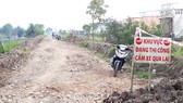 Đê biển Tây ở Cà Mau, đoạn vòng qua cống Đá Bạc bị thắt “cổ chai” do vướng mặt bằng