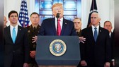 Tổng thống Mỹ Donald Trump đưa ra tuyên bố về Iran bên cạnh Bộ trưởng Quốc phòng Mỹ Mark Esper, Phó Tổng thống Mike Pence và các nhà lãnh đạo quân sự tại Nhà Trắng, ở Washington, Mỹ, ngày 8-1-2020. Ảnh: REUTERS