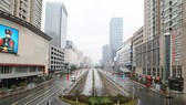 Đường phố ở Vũ Hán, tỉnh Hồ Bắc (Trung Quốc) vắng tanh, ngày 26-1-2020. Ảnh: CNS/REUTERS