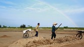 Ra mắt tập thơ Tổ quốc chát mặn mồ hôi
