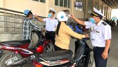 Các cửa khẩu Hoa Lư, Mộc Bài, Lao Bảo: Kiểm soát chặt hành khách qua lại