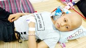 Nhà nghèo, 2 con bệnh nặng
