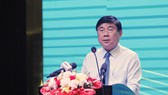 Đồng chí Nguyễn Thành Phong, Chủ tịch UBND TPHCM phát biểu tại Hội nghị