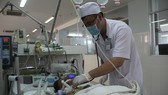 Cụ ông 63 tuổi bị ong đốt liệt não