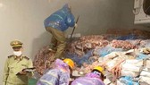 Rùng mình trước “tổng kho” 72 tấn lòng heo thối