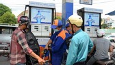 Xăng RON 95 tăng lên 15.114 đồng/lít, xăng RON 92 giữ nguyên giá