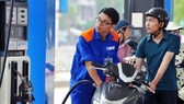 Từ chiều nay, xăng dầu đồng loạt giảm giá