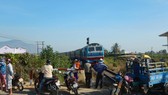 Tàu SE25 bị trật bánh khiến đường sắt Bắc - Nam bị ngưng trệ.