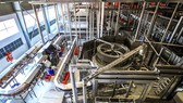 A production chain at the Saigon Alcohol Beer and Beverages Corporation’s plant in Thanh Loc Industrial Zone, Kien Giang Province. (Photo: VNA/VNS)