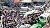 A traffic jam in Au Co-Truong Chinh intersection (Photo: SGGP)