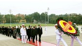 Leaders pay tribute to President Ho Chi Minh on CPV founding anniversary (Photo: VNA)