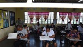 Philippine citizens cast their ballots at a polling station in Manila (Source: AFP/VNA)