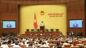 Minister of Industry and Trade Tran Tuan Anh answers deputies' questions (Photo: VNA)