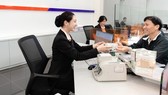 Customers receive remittances at a bank in HCMC (Photo: SGGP)
