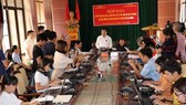 Ông Mai Văn Trinh, Cục trưởng Cục Quản lý chất lượng, Bộ GD-ĐT thông tin cho báo chí tại buổi họp báo công bố kết quả điều tra nghi vấn gian lận chấm thi THPT quốc gia tại Hà Giang. Ảnh: TTXVN