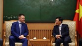 Phó Thủ tướng Phạm Bình Minh tiếp ông Alexander Bugayev, Chủ tịch Cơ quan Liên bang Nga về công tác thanh niên. Ảnh: VGP/Hải Minh