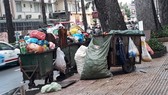 Nhiều trạm trung chuyển rác quá tải, phát sinh mùi hôi, ảnh hưởng đến chất lượng sống của người dân