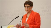 Chủ tịch đảng CDU Annegret Kramp-Karrenbauer phát biểu tại cuộc họp báo ở Berlin. Ảnh: AFP/TTXVN