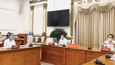 Phó Bí thư Thường trực Thành ủy TPHCM Trần Lưu Quang và Chủ tịch UBND TPHCM Nguyễn Thành Phong chủ trì cuộc họp giao ban. Ảnh: TTBC TPHCM