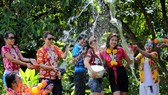 Đón năm mới trong lặng lẽ