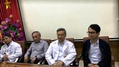 Bệnh viện Bạch Mai họp báo, bác sĩ Phong xin lỗi vì những phát ngôn tại chùa Ba Vàng