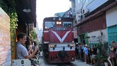 Hà Nội huy động nhiều quận huyện dẹp quán cà phê đường tàu