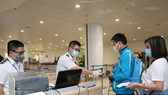 Một thiếu nữ từ Mỹ về nước mắc Covid-19