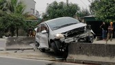 Xe ô tô con bị biến dạng phần đầu sau tai nạn