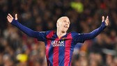Mathieu muốn ăn mừng trước mặt Chủ tịch Bartomeu. Ảnh: Getty Images