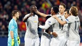Romelu Lukaku (trái) tiếp tục năng lực ghi bàn tuyệt vời. Ảnh: Getty Images