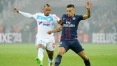Trong những năm gần đây, Marseille (trái) luôn lép về trước Paris SG ở những trận “kinh điển”. Ảnh: Getty Images