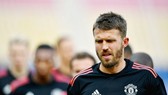 Michael Carrick đã phải đối mặt tình huống khá hài hước. Ảnh: Getty Images