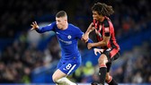 Ross Barkley (trái) trong trận gặp Bournemouth. Ảnh: Getty Images