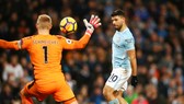 Pha ghi bàn tinh tế của Sergio Aguero ở trận cầu chói sáng này. Ảnh: Getty Images