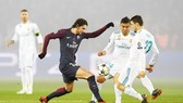 PSG (đen) đã để thua Real, qua đó tan vỡ giấc mơ vô địch Champions League. Ảnh: Getty Images.