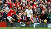 Marcus Rashford tung cú sút mở tỷ số. Ảnh: Getty Images