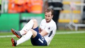 Nỗi lo hiện rõ trên gương mặt Harry Kane sau chấn thương. Ảnh: Getty Images