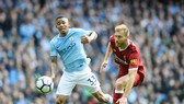 Gabriel Jesus (trái, Man.City) từng ghi bàn vào lưới Liverpool ở mùa này. Ảnh: Getty Images