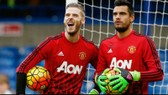 David de Gea xuất sắc, nhưng Sergio Romero (phải) vẫn xứng đáng nhận được sự tin tưởng. Ảnh: Getty Images
