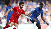 Mohamed Salah (trái) và Liverpool vẫn còn cơ hội tự quyết suất dự Champions League mùa tới. Ảnh: Getty Images