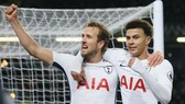 Như HLV Arsene Wenger cảnh báo, sau Harry Kane sẽ là Dele Alli (phải) được Tottenham bán đi? Ảnh: Getty Images