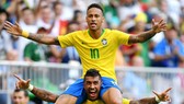 Neymar (trên) đang dần truyền những nguồn cảm hứng đầu tiên cho Brazil. Ảnh: Getty Images
