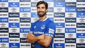 Gomes dù là người của Everton vẫn bị nhận những chỉ trích từ các culé.