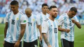 Maradona “xúi” Messi chia tay tuyển Argentina