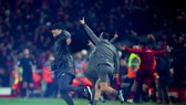 HLV Jurgen Klopp khó tránh án phạt sau màn ăn mừng quá đà này. Ảnh: Getty Images